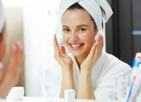 How Isohexadecane Benefits Modern Skincare Products
